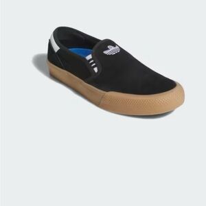 NEW Adidas Black with Gum Sole Slip-On Shoes Skateboarding Sneakers